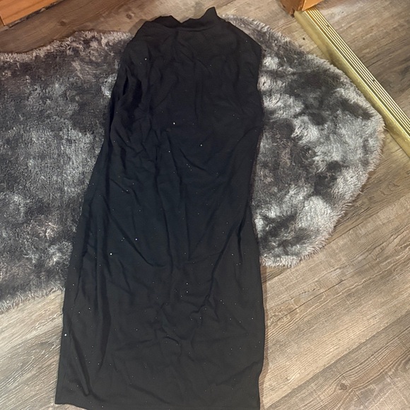 Dresses & Skirts - Elegant Black Evening Dress